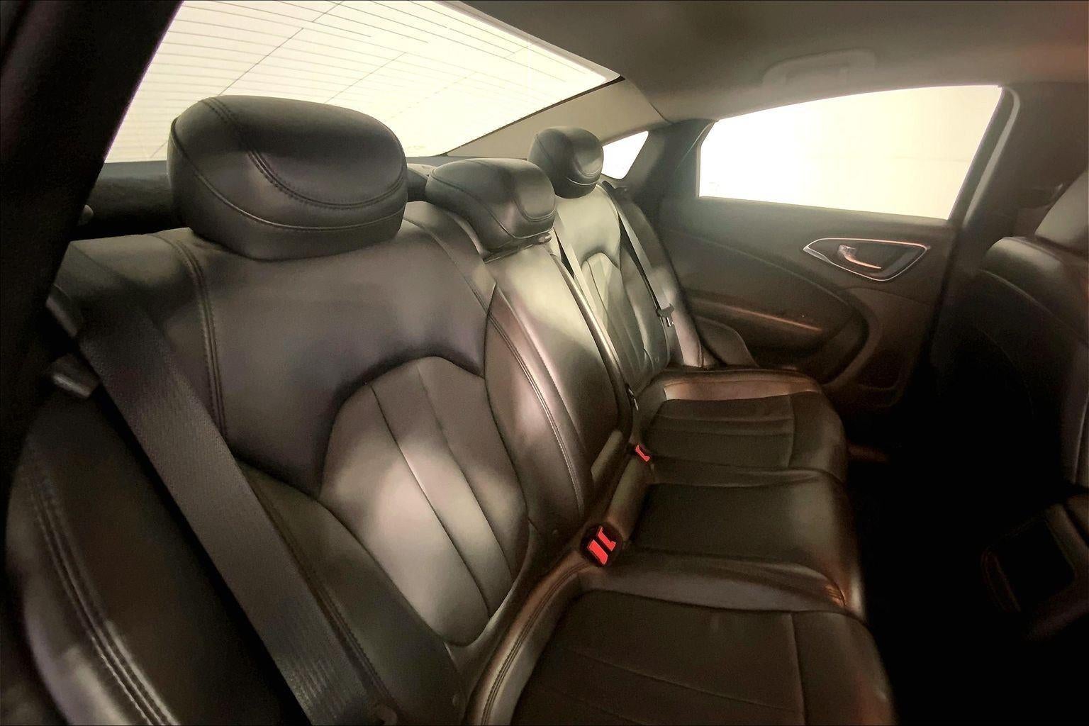 2017 Chrysler 200 Limited Platinum