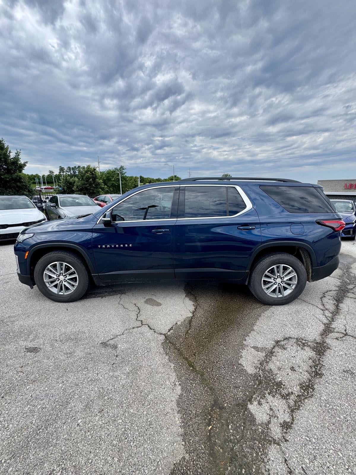2023 Chevrolet Traverse LT Cloth