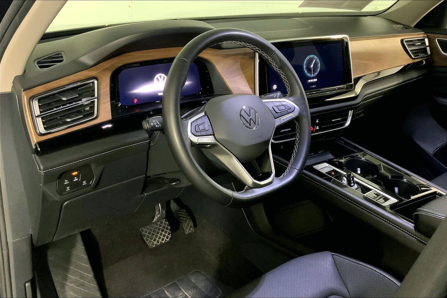 2024 Volkswagen Atlas 2.0T SE w/Technology