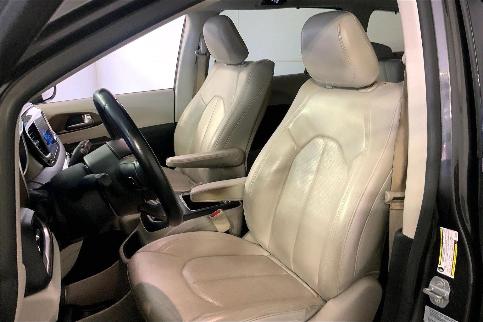 2017 Chrysler Pacifica Touring-L Plus