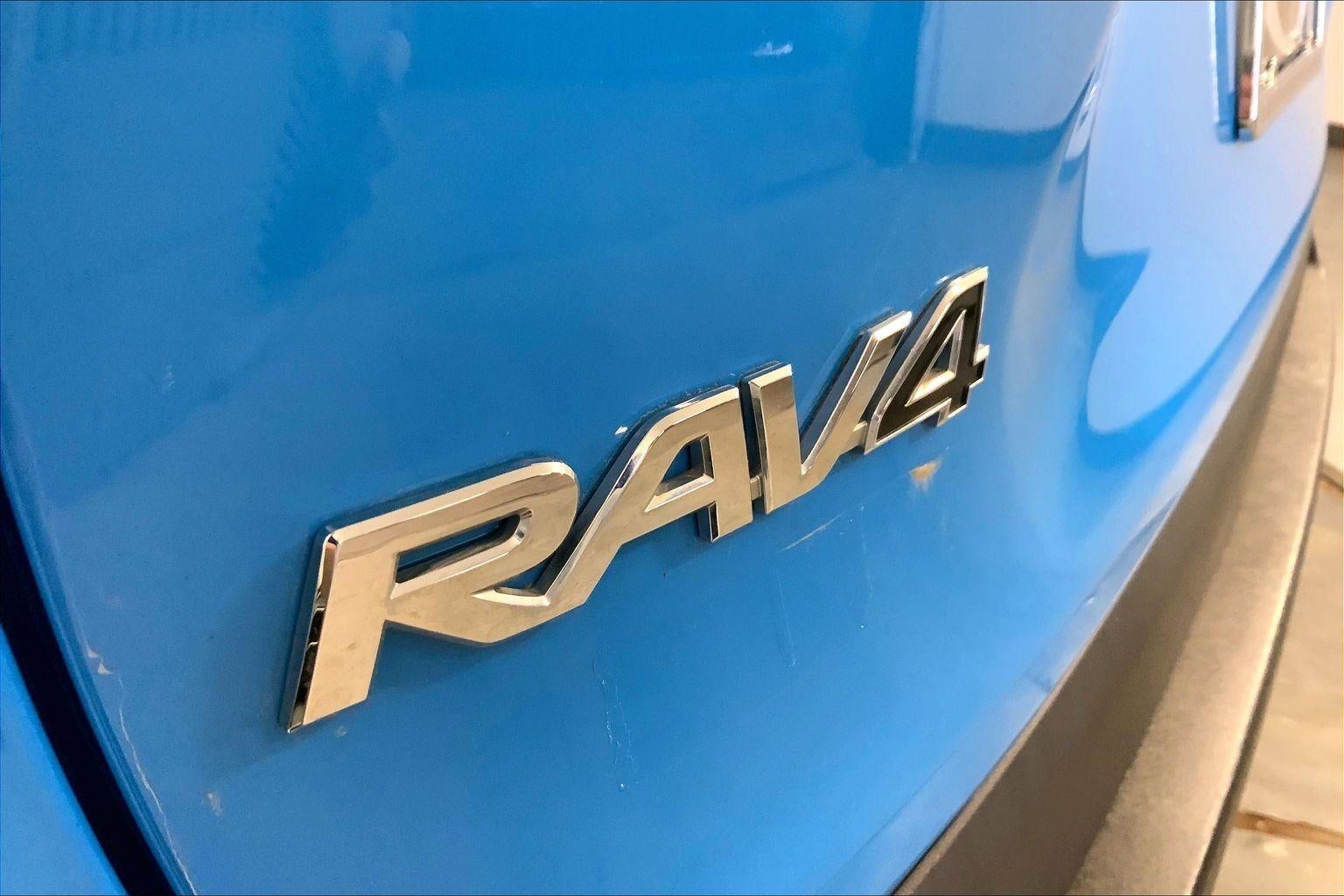 2020 Toyota RAV4 LE