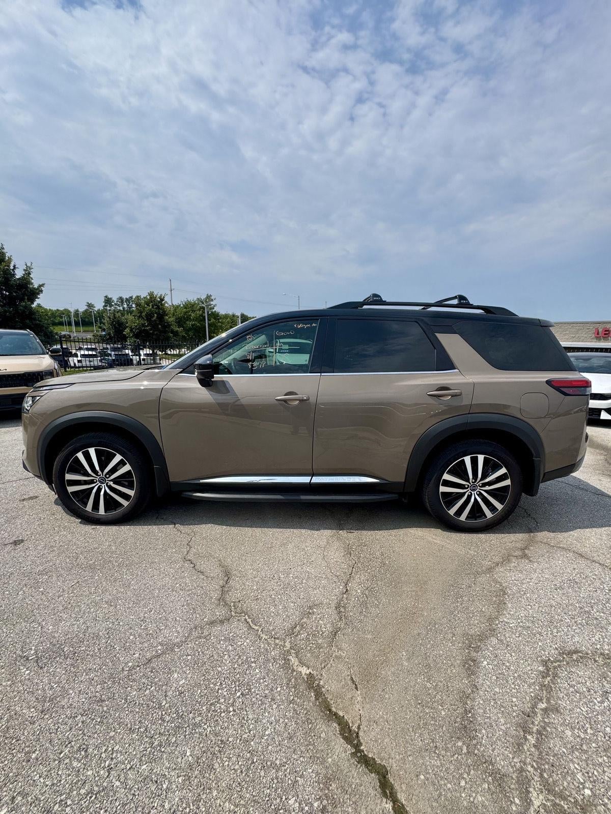2024 Nissan Pathfinder Platinum