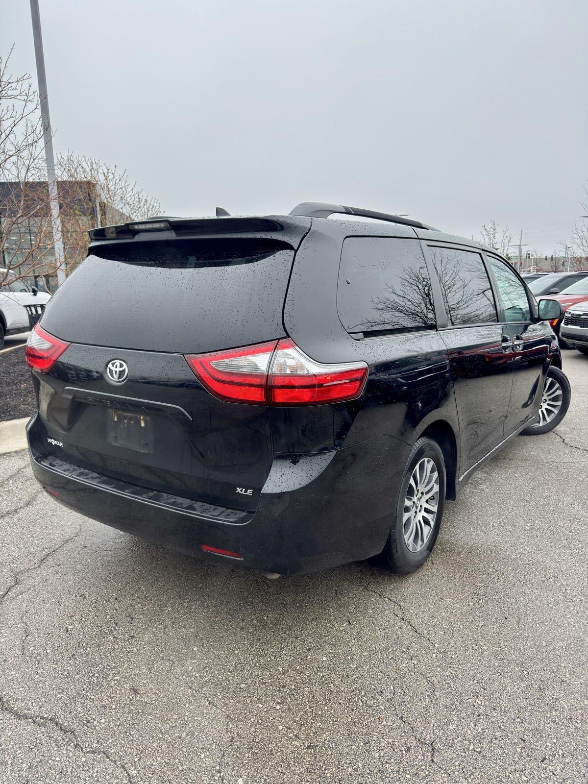 2020 Toyota Sienna XLE