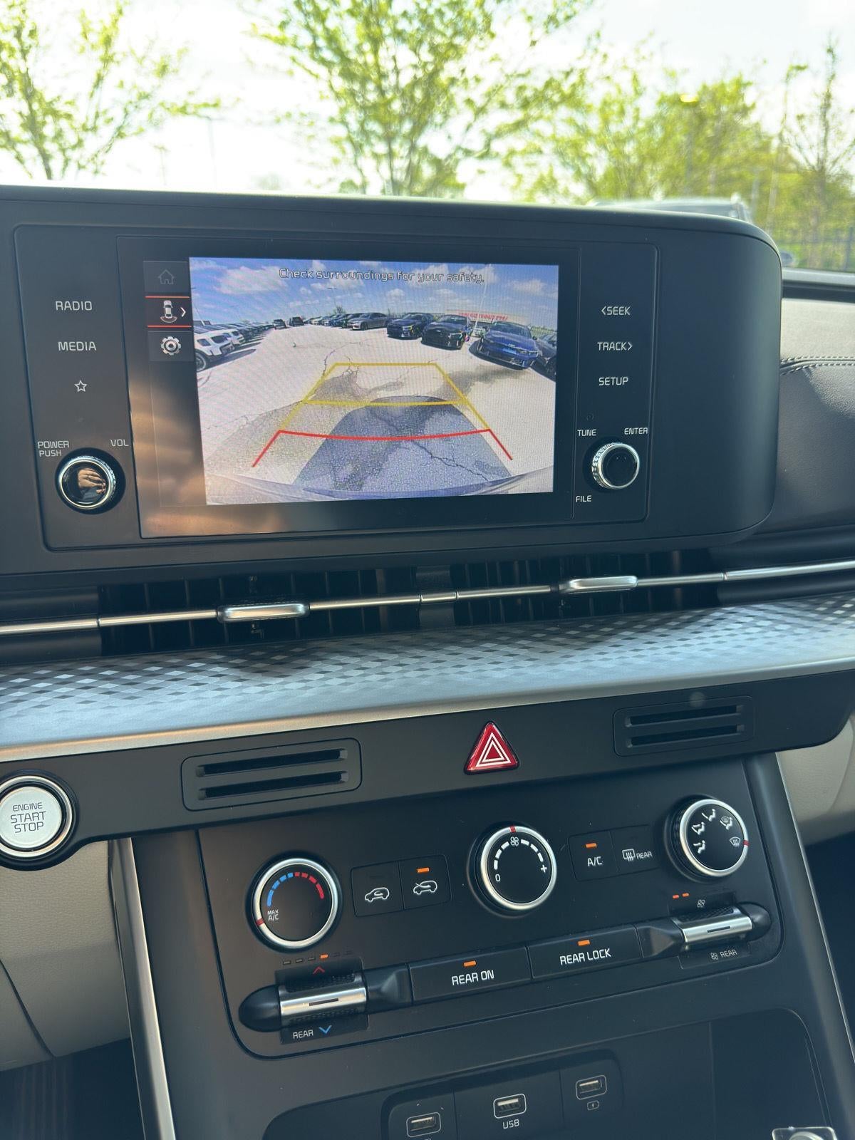 2024 Kia Carnival LX
