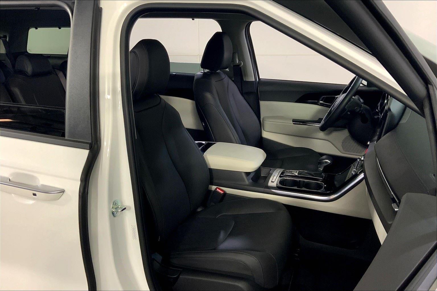2023 Kia Carnival EX