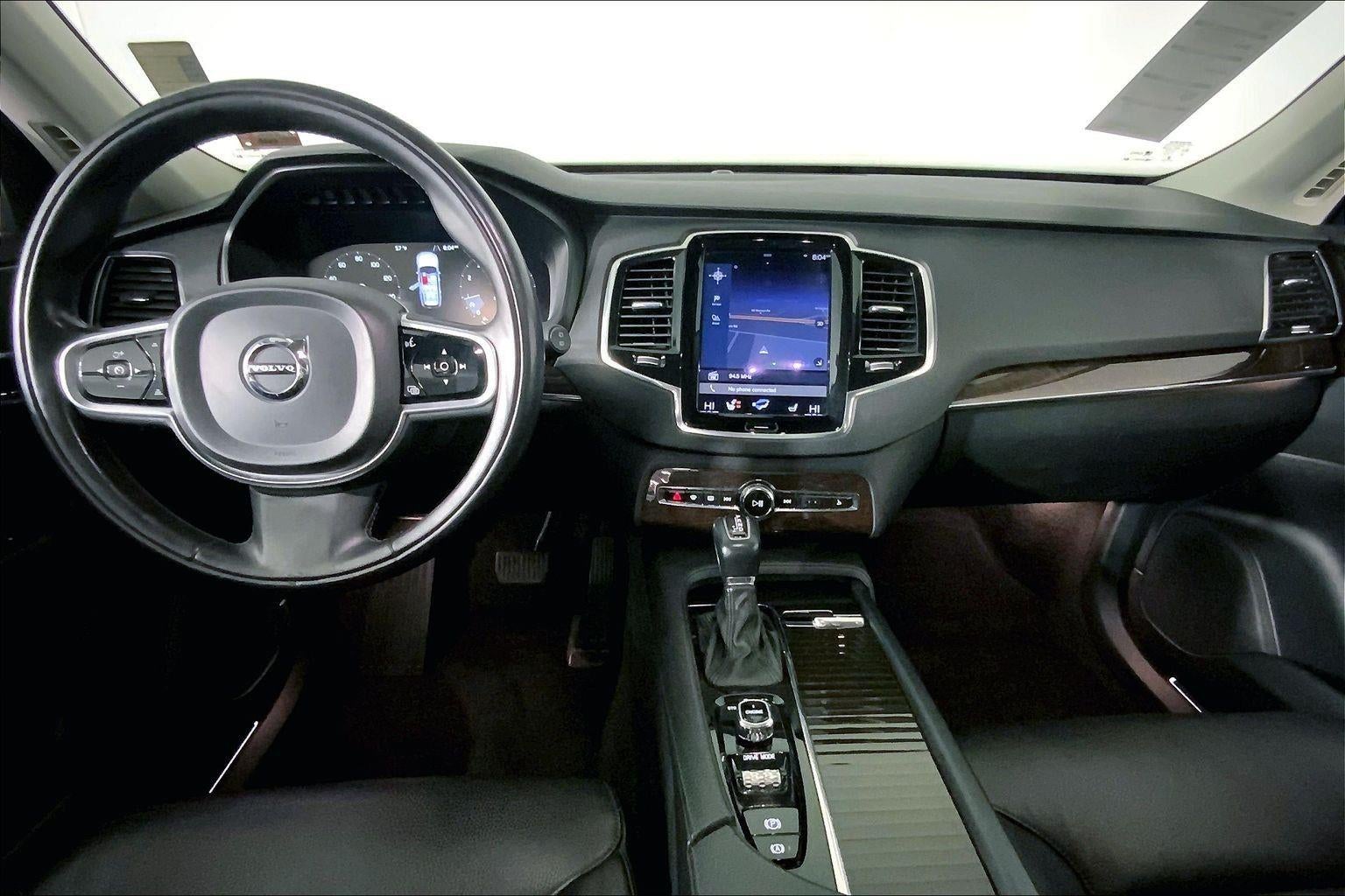 2016 Volvo XC90 T6 Momentum