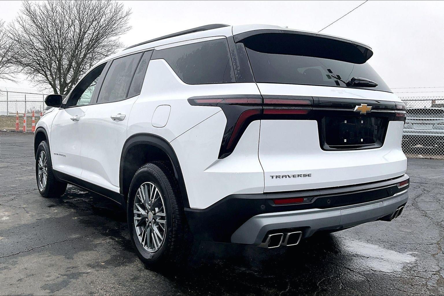 2025 Chevrolet Traverse LT