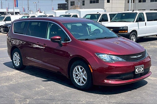 2023 Chrysler Voyager LX