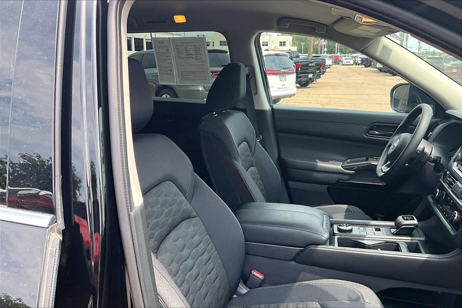 2025 Nissan Pathfinder S