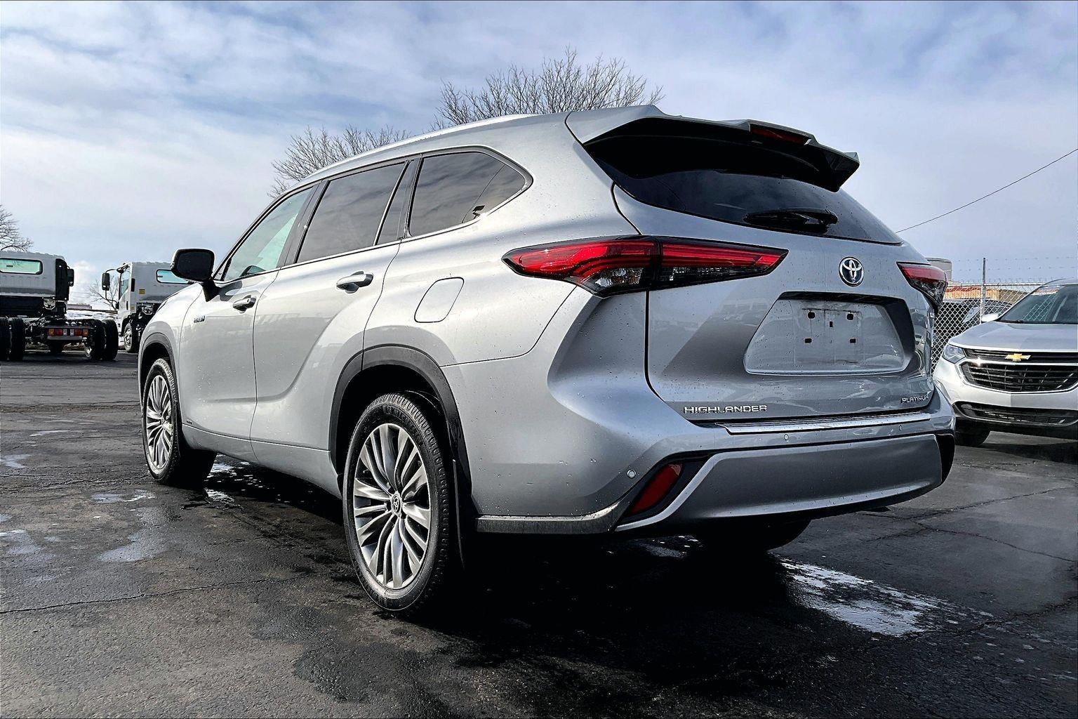2021 Toyota Highlander Hybrid Platinum