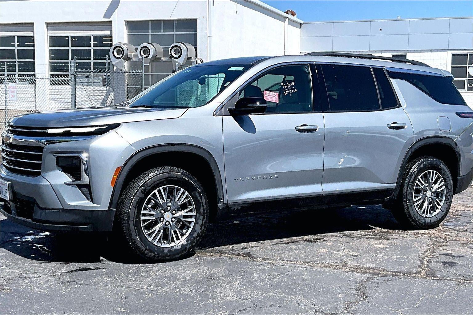 2025 Chevrolet Traverse LT