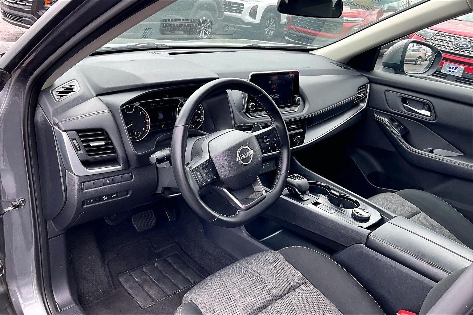 2025 Nissan Rogue SV