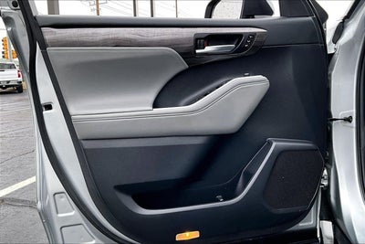 2021 Toyota Highlander Hybrid Platinum