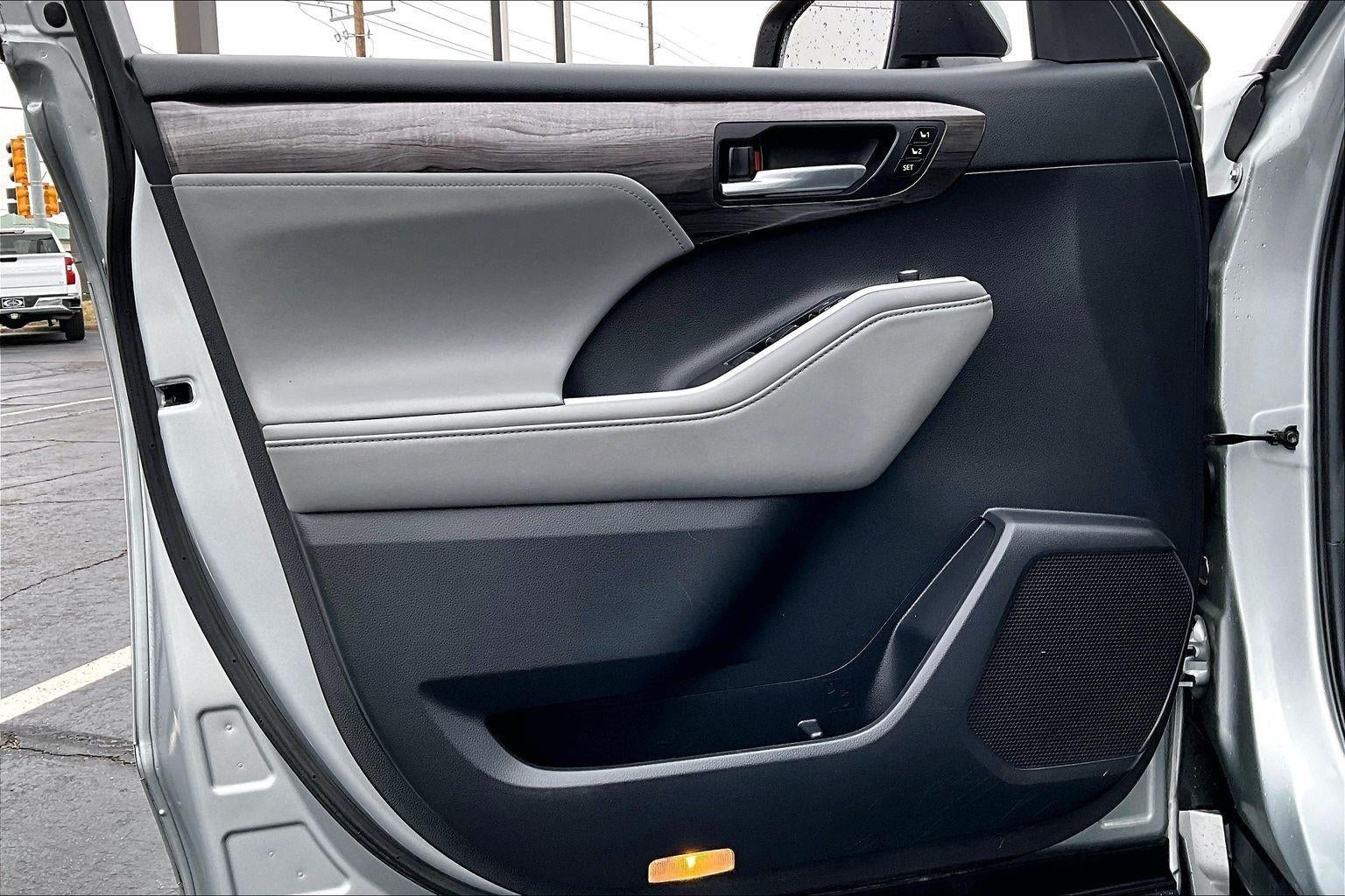 2021 Toyota Highlander Hybrid Platinum