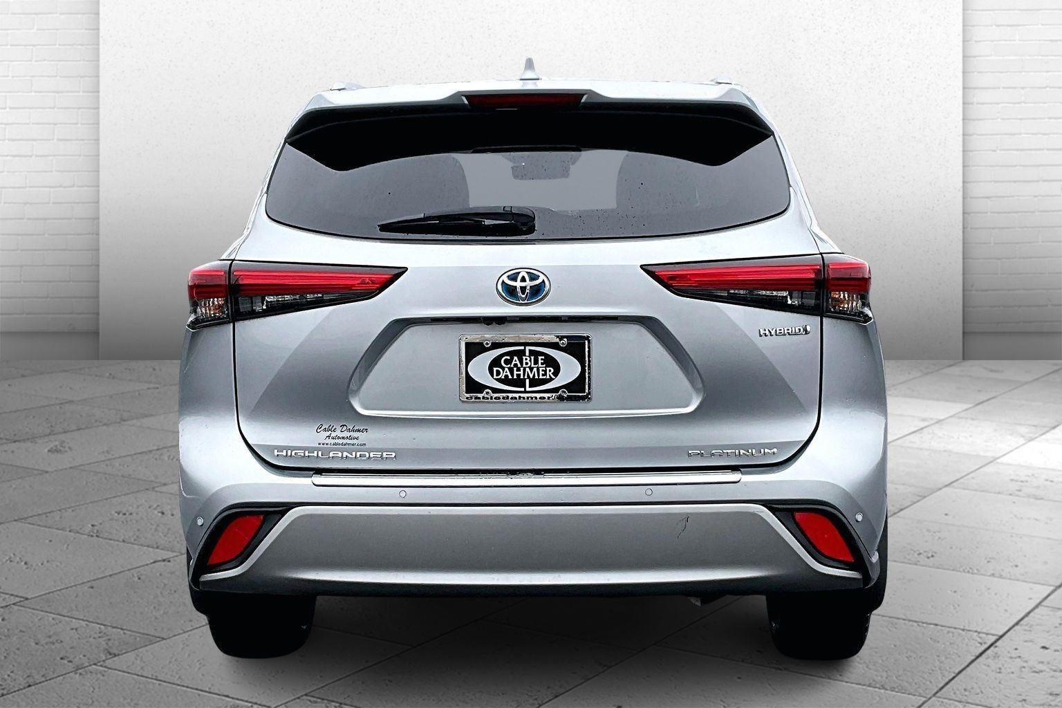2021 Toyota Highlander Hybrid Platinum