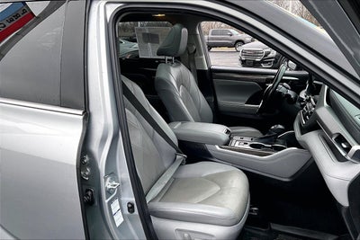 2021 Toyota Highlander Hybrid Platinum