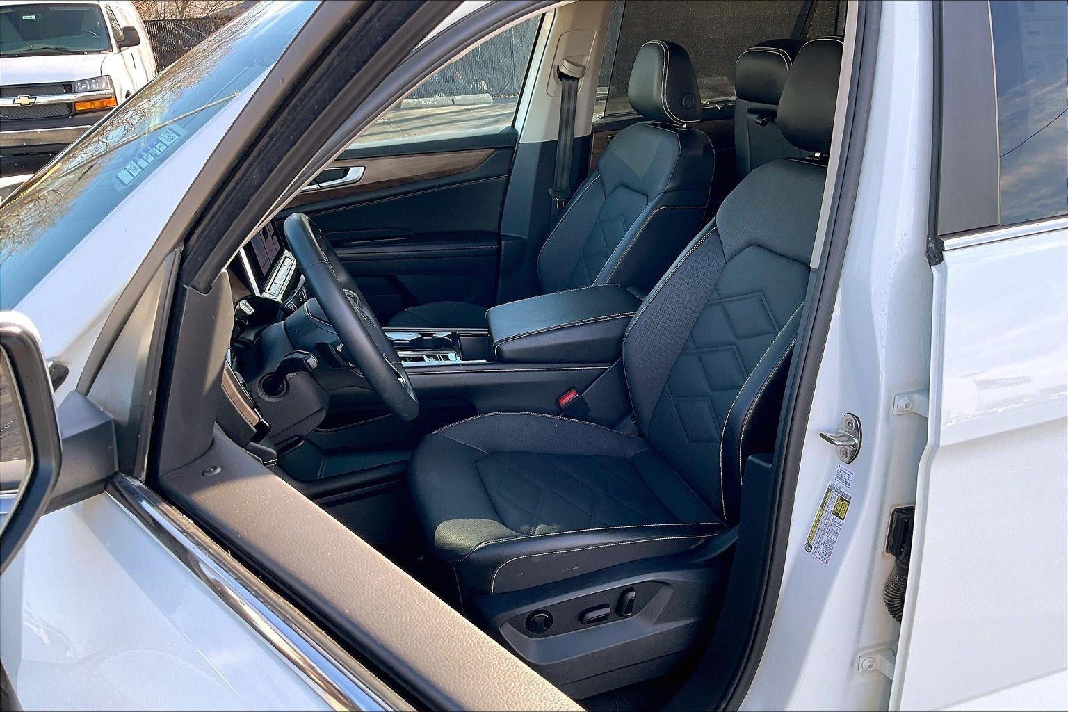 2024 Volkswagen Atlas 2.0T SE w/Technology