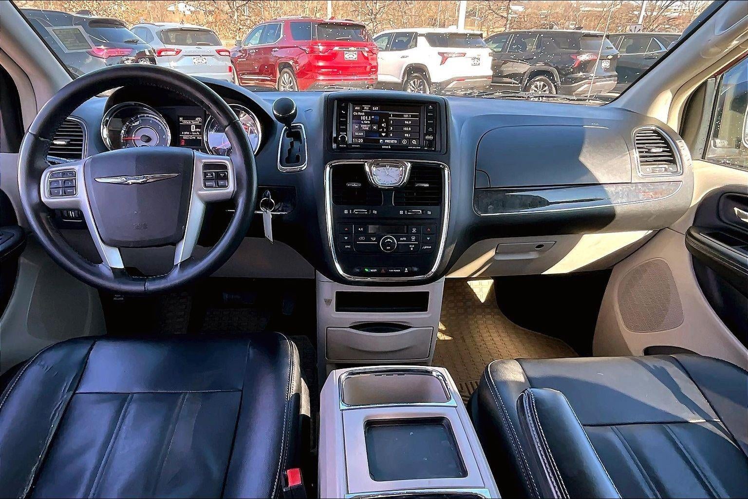 2016 Chrysler Town & Country Touring