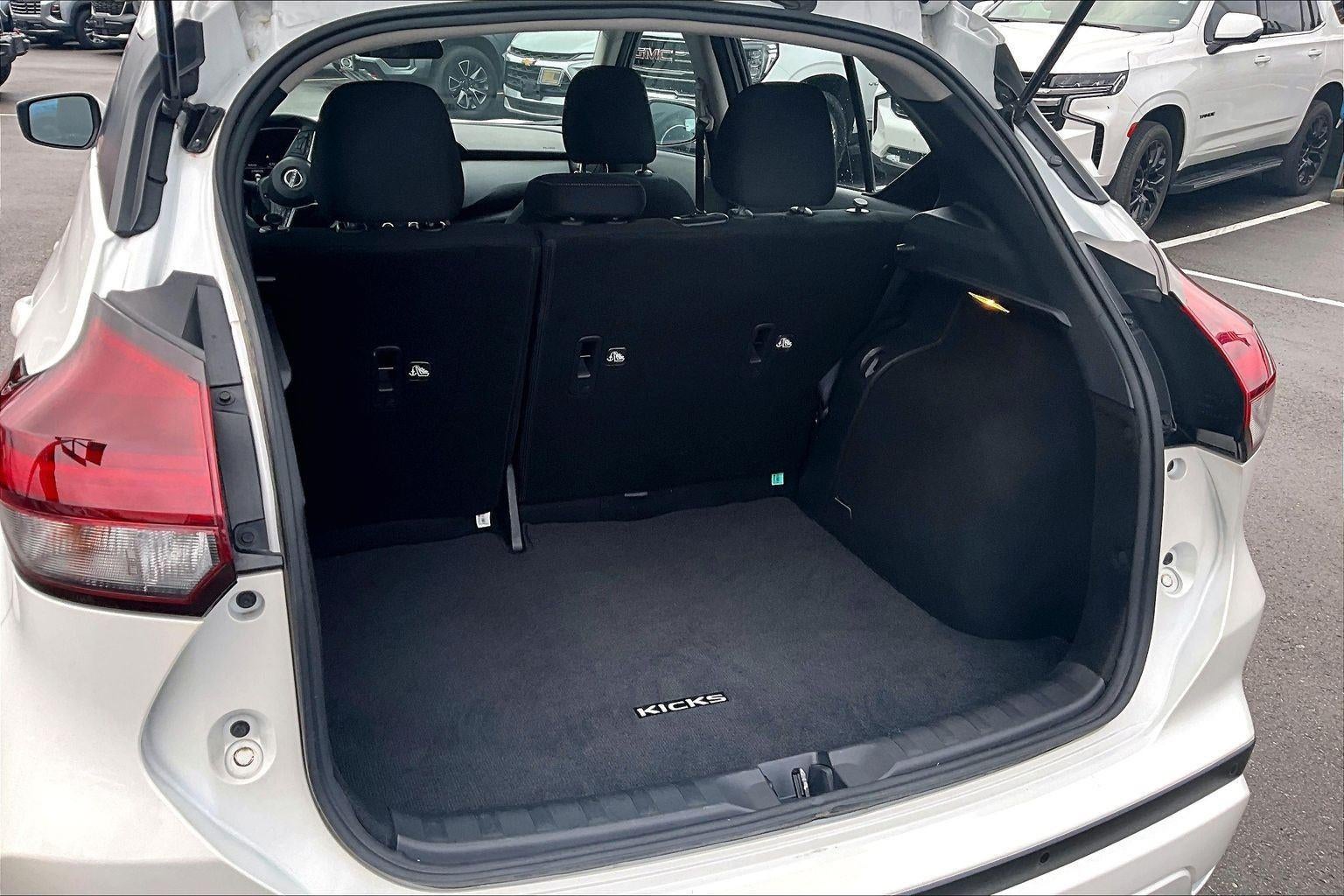 2023 Nissan Kicks SV