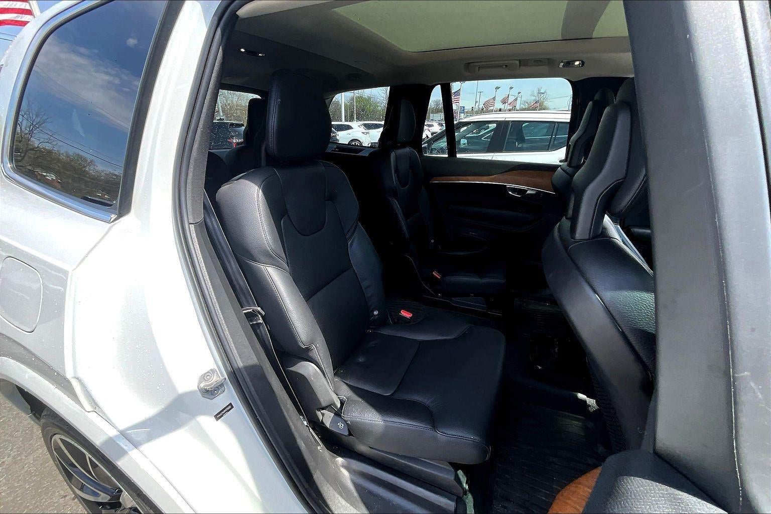 2021 Volvo XC90 Momentum