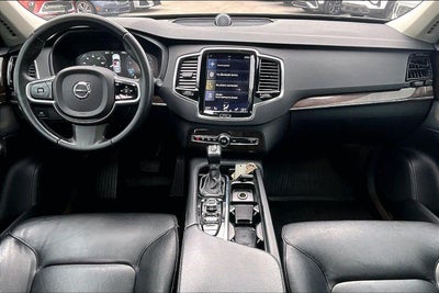 2016 Volvo XC90 T6 Momentum