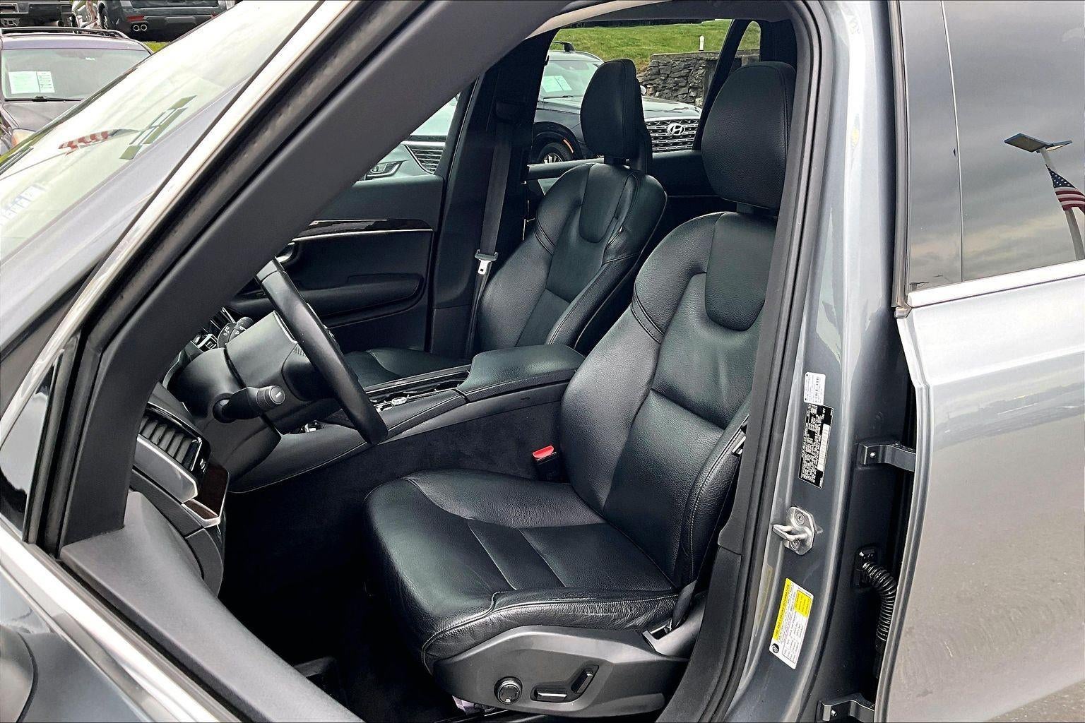 2016 Volvo XC90 T6 Momentum