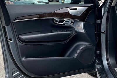 2016 Volvo XC90 T6 Momentum