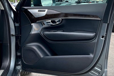2016 Volvo XC90 T6 Momentum