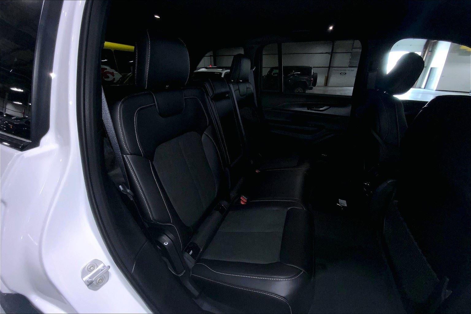 2025 Jeep Grand Cherokee GRAND CHEROKEE ALTITUDE 4X4