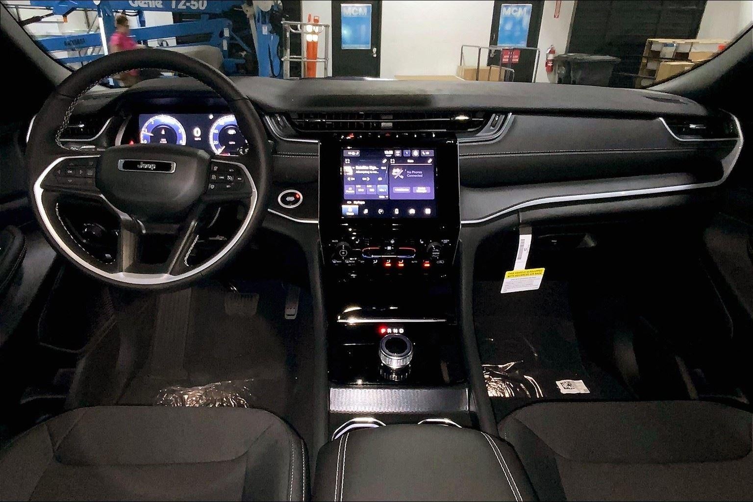 2025 Jeep Grand Cherokee GRAND CHEROKEE LAREDO X 4X4