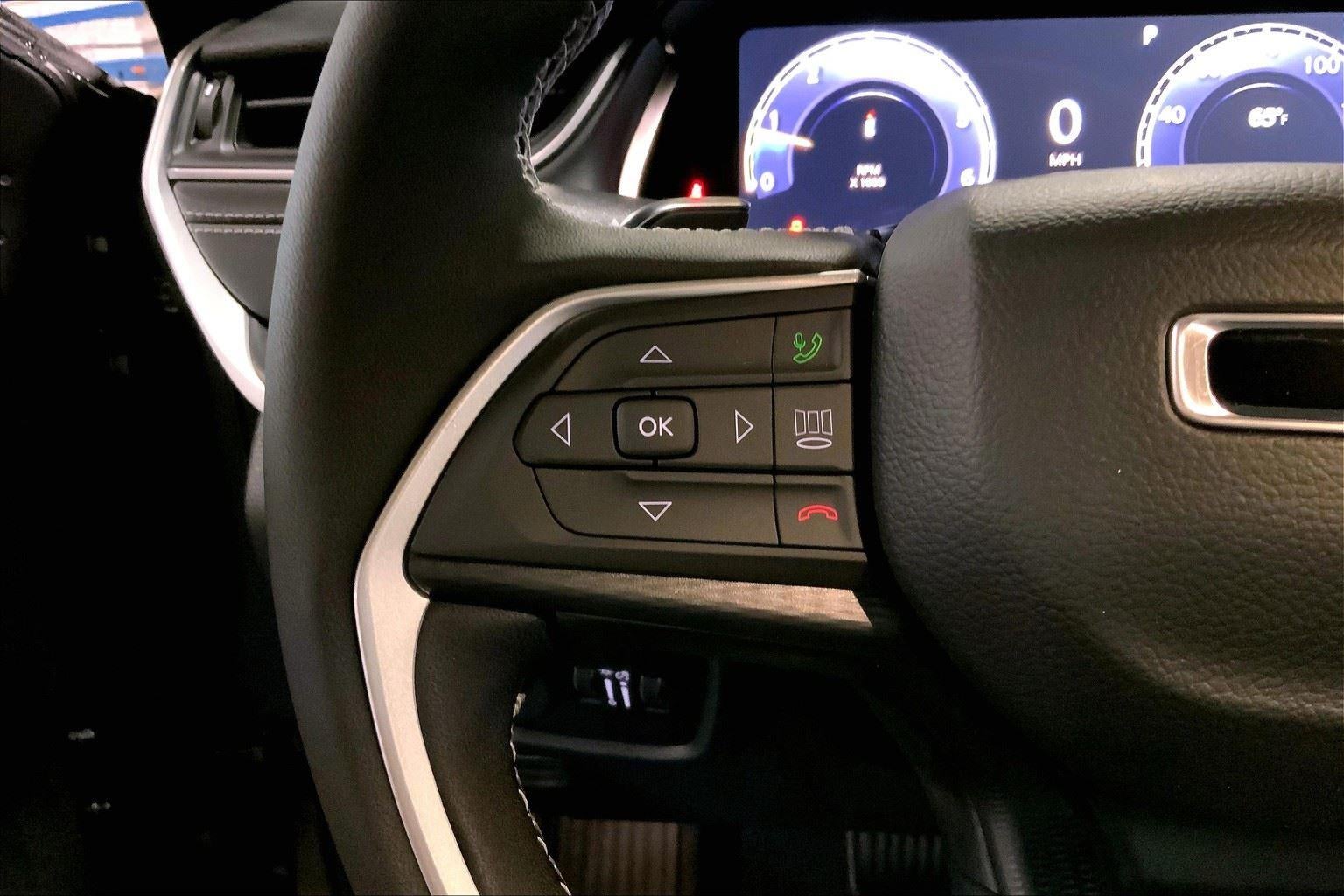 2025 Jeep Grand Cherokee GRAND CHEROKEE LAREDO X 4X4