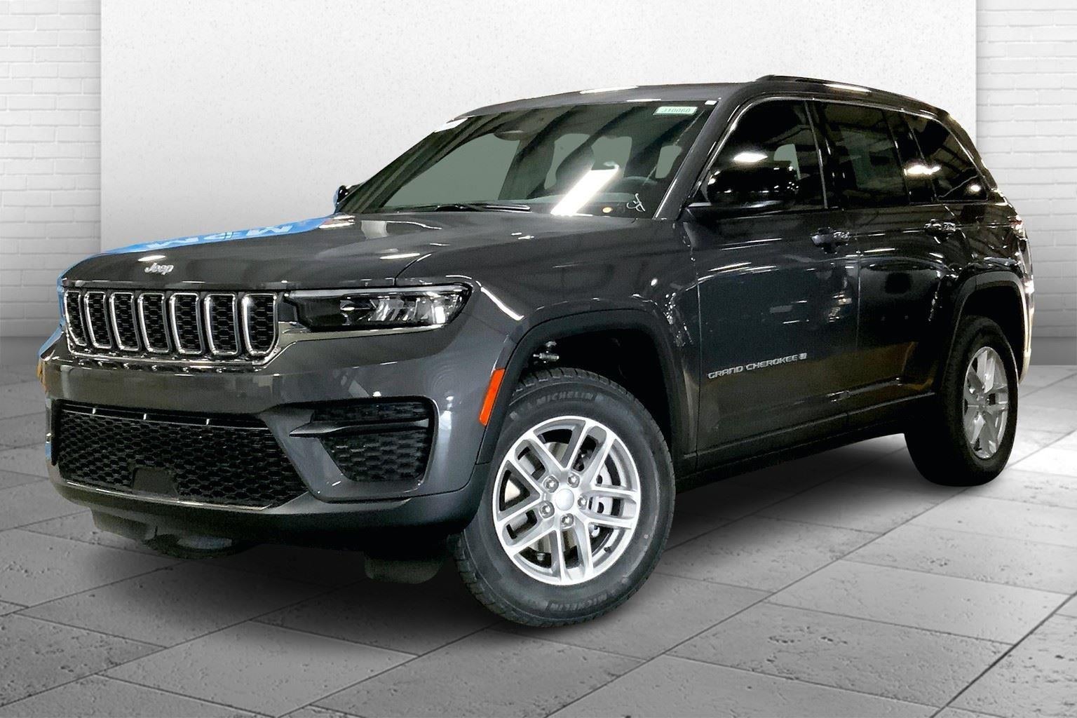 2025 Jeep Grand Cherokee GRAND CHEROKEE LAREDO X 4X4