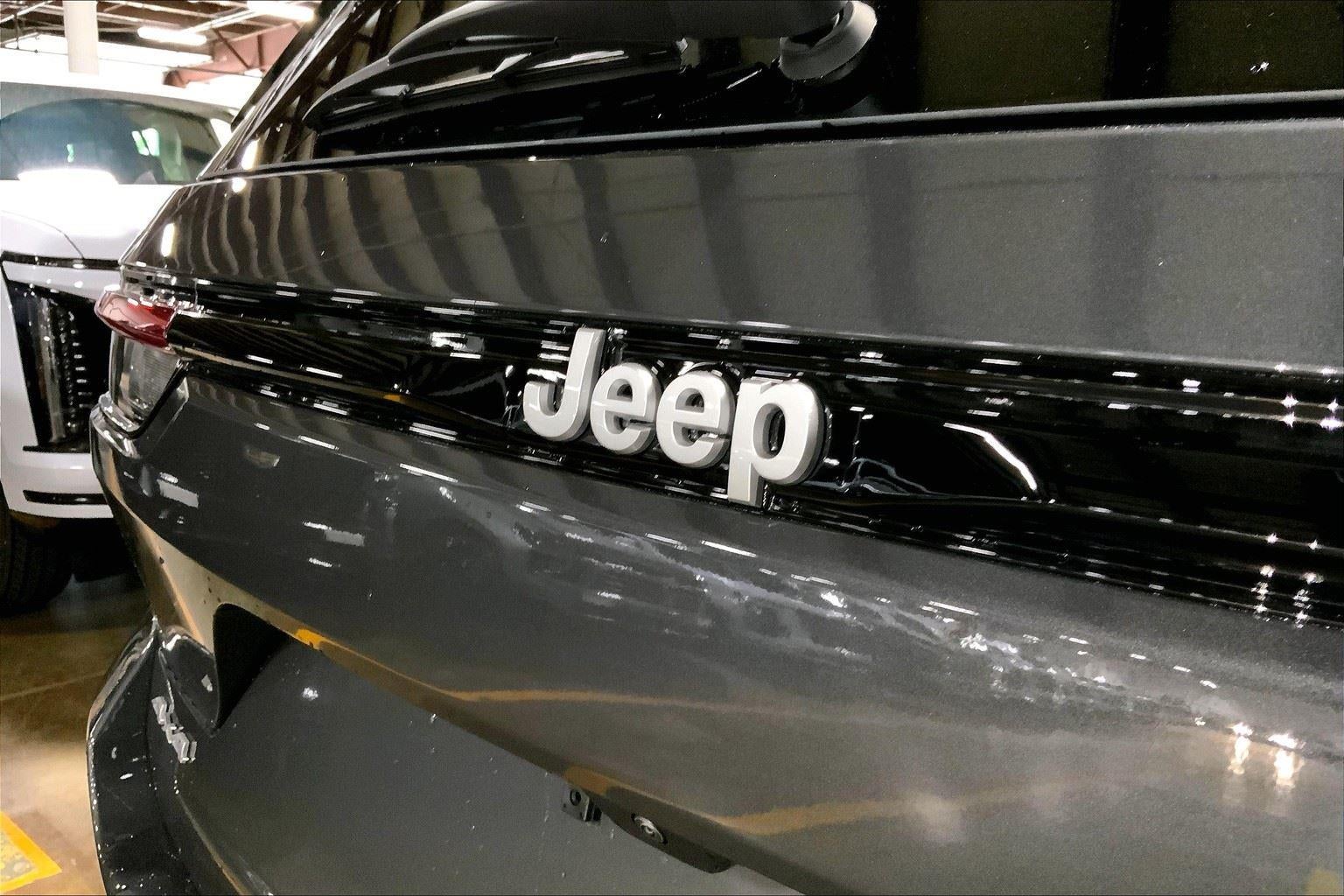 2025 Jeep Grand Cherokee GRAND CHEROKEE LAREDO X 4X4