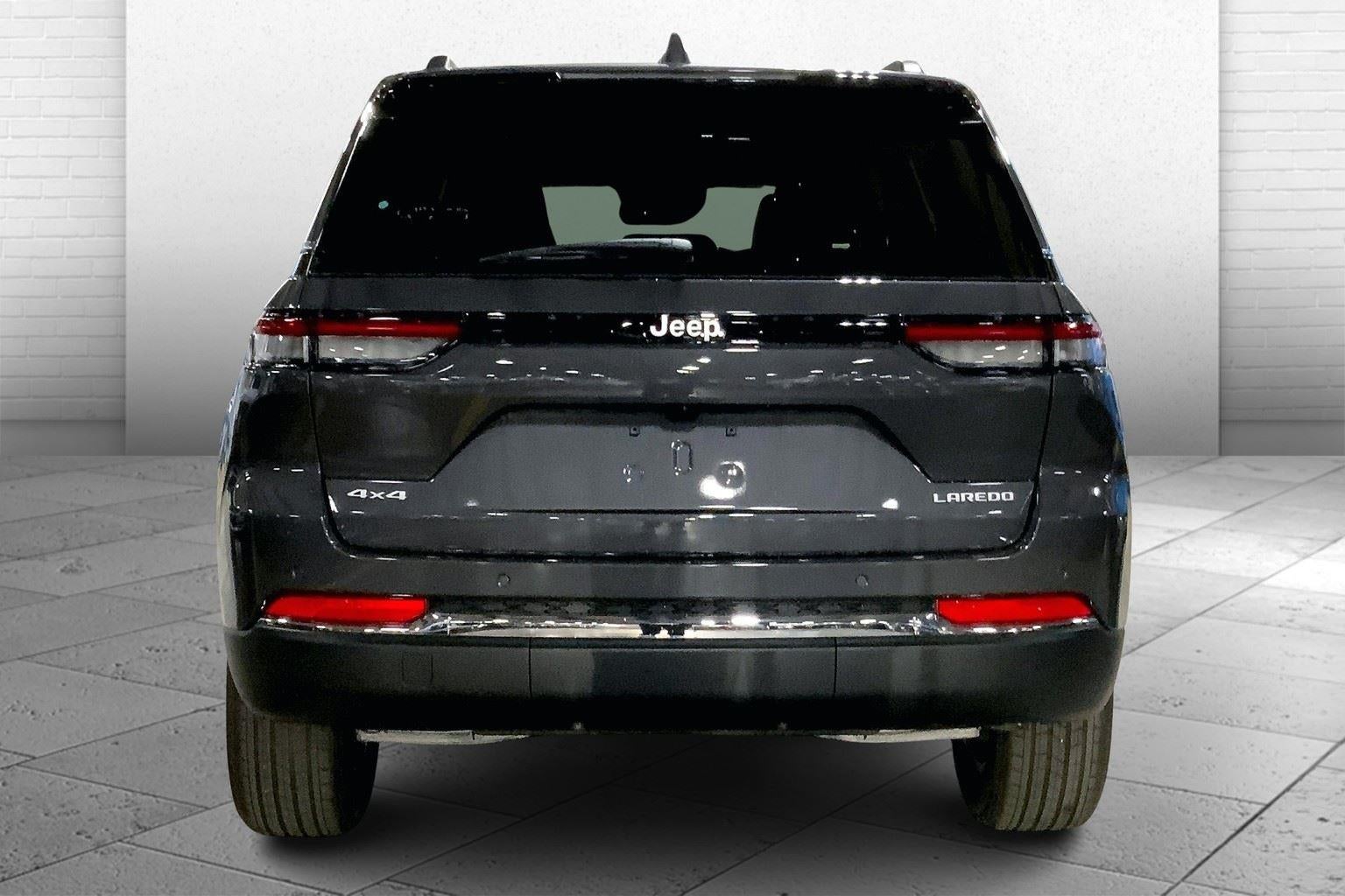 2025 Jeep Grand Cherokee GRAND CHEROKEE LAREDO X 4X4