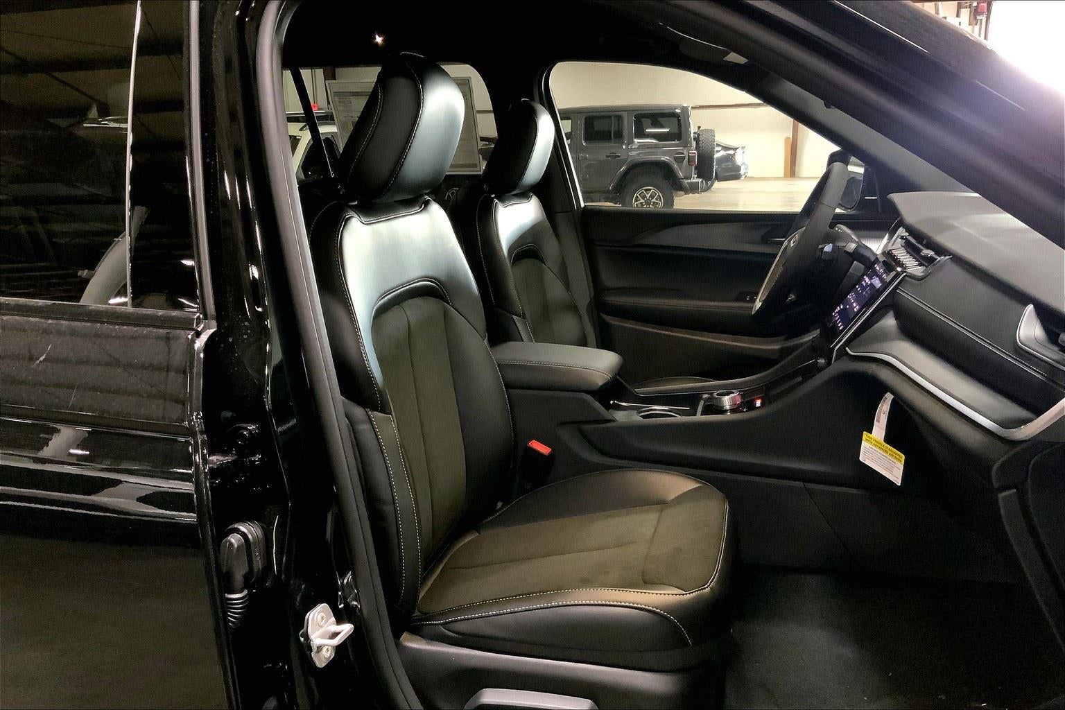 2025 Jeep Grand Cherokee GRAND CHEROKEE ALTITUDE 4X4