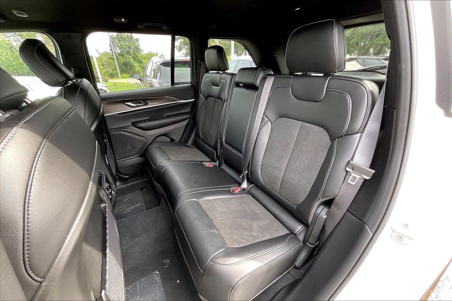 2026 Jeep Grand Cherokee GRAND CHEROKEE LAREDO ALTITUDE 4X4
