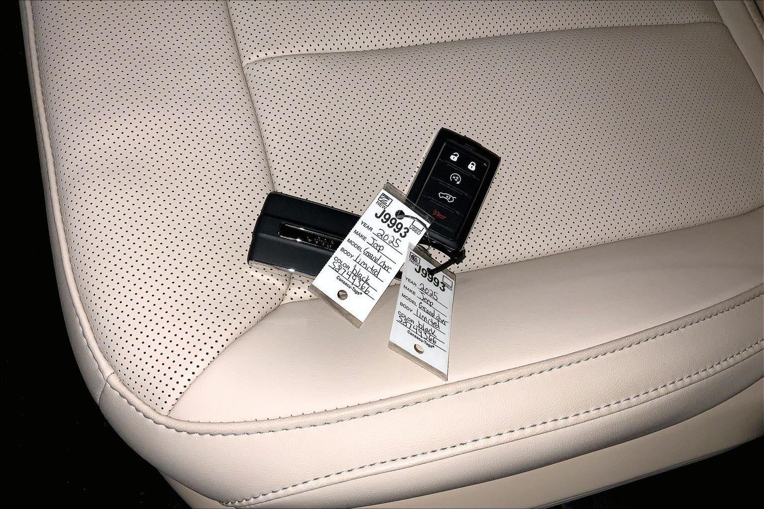 2025 Jeep Grand Cherokee GRAND CHEROKEE LIMITED 4X4