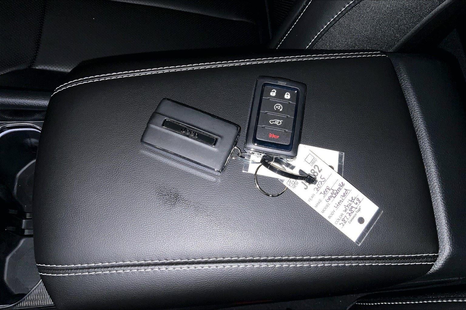 2025 Jeep Grand Cherokee GRAND CHEROKEE LIMITED 4X4