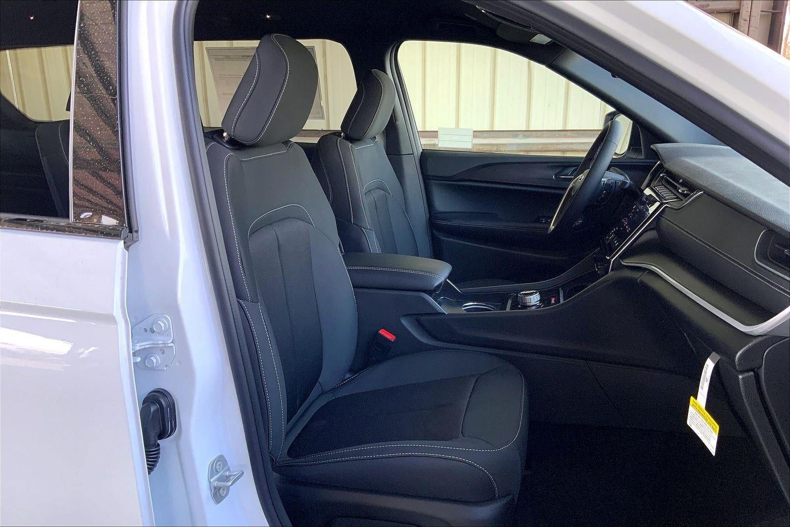 2026 Jeep Grand Cherokee GRAND CHEROKEE L LAREDO 4X4