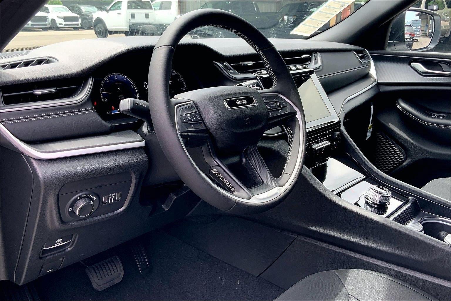 2026 Jeep Grand Cherokee GRAND CHEROKEE L LAREDO X 4X4