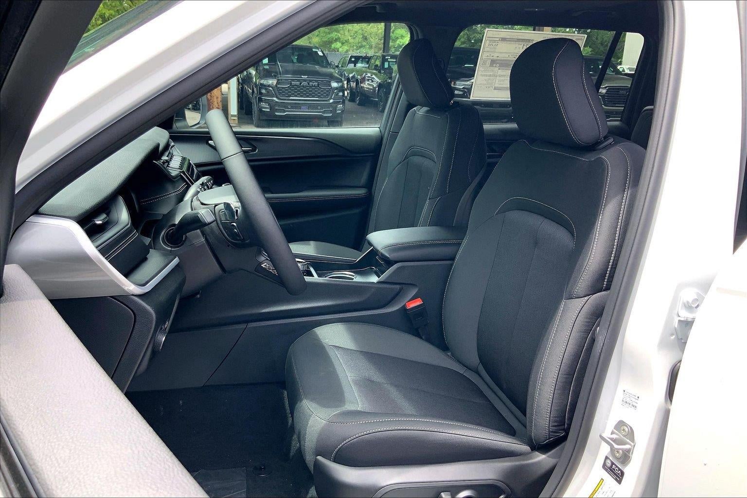 2026 Jeep Grand Cherokee GRAND CHEROKEE L LAREDO X 4X4