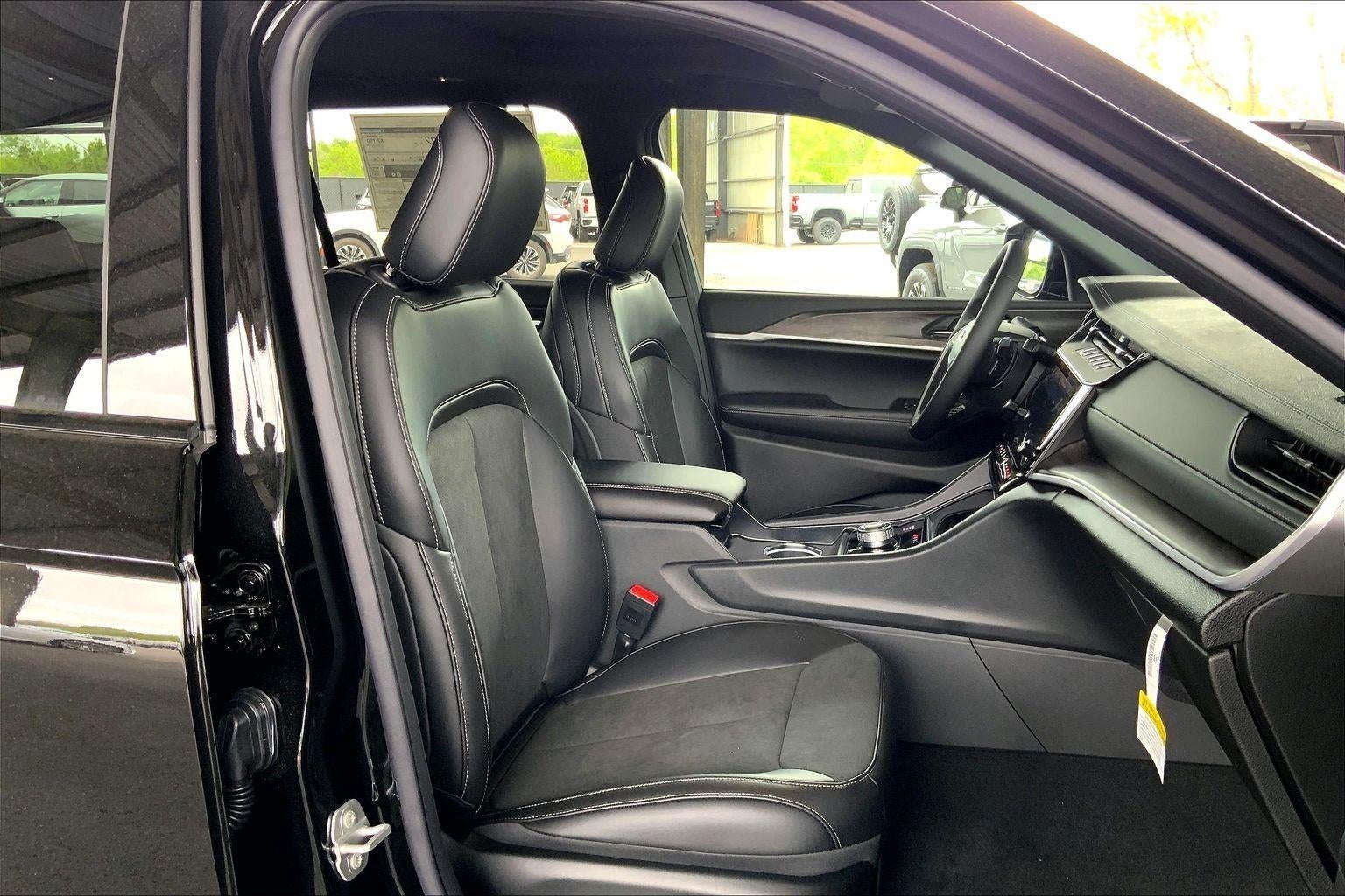 2026 Jeep Grand Cherokee GRAND CHEROKEE L LAREDO ALTITUDE 4X4