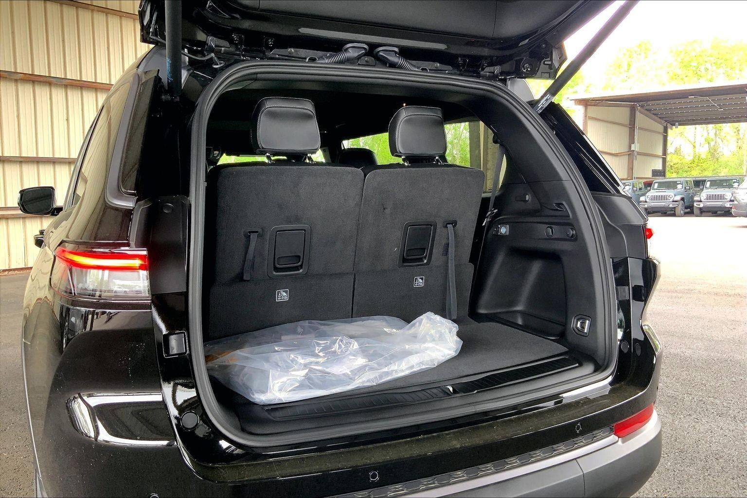 2026 Jeep Grand Cherokee GRAND CHEROKEE L LAREDO ALTITUDE 4X4