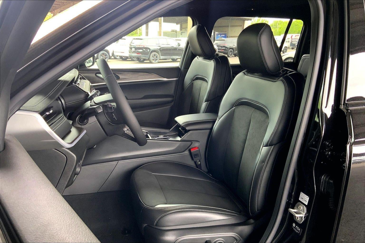 2026 Jeep Grand Cherokee GRAND CHEROKEE L LAREDO ALTITUDE 4X4