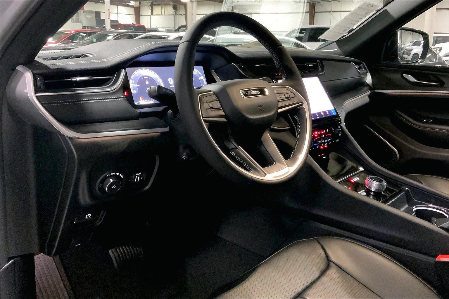 2025 Jeep Grand Cherokee GRAND CHEROKEE L LIMITED 4X4