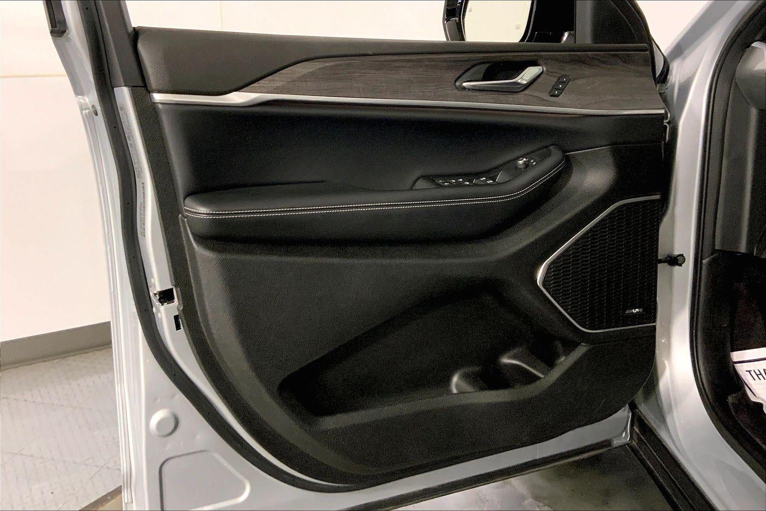 2025 Jeep Grand Cherokee L Limited 4x4