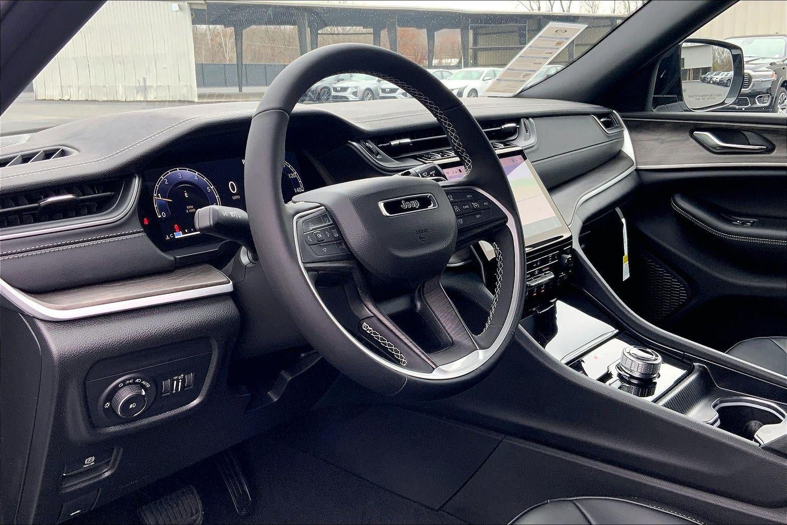 2025 Jeep Grand Cherokee GRAND CHEROKEE L LIMITED 4X4