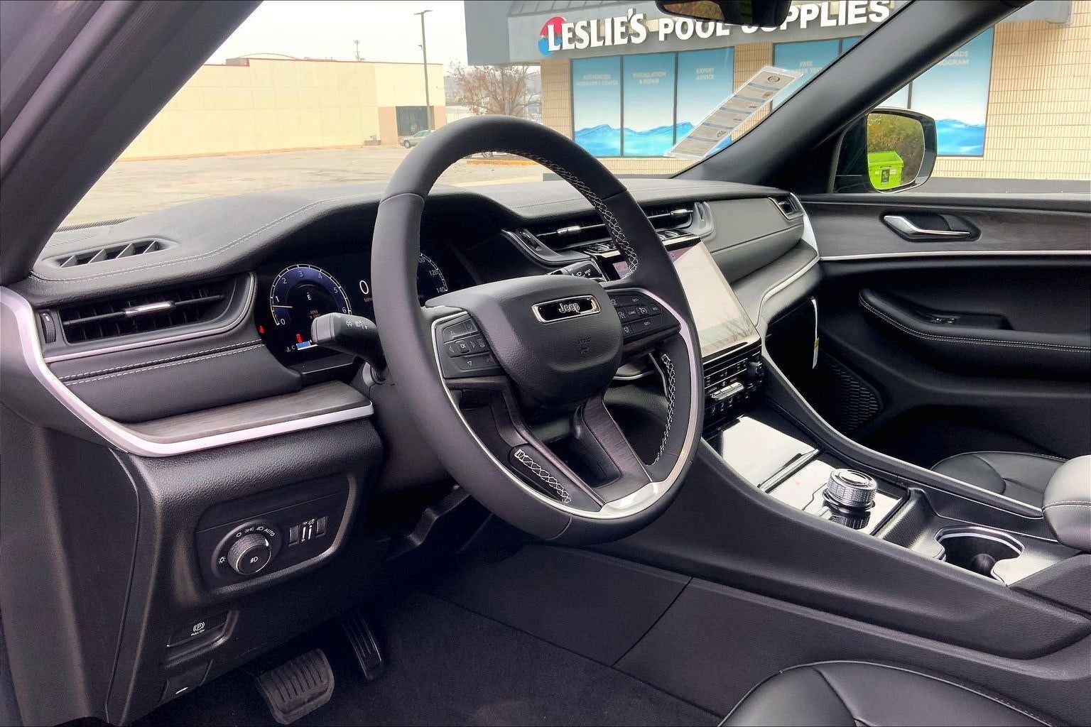 2025 Jeep Grand Cherokee GRAND CHEROKEE L LIMITED 4X4