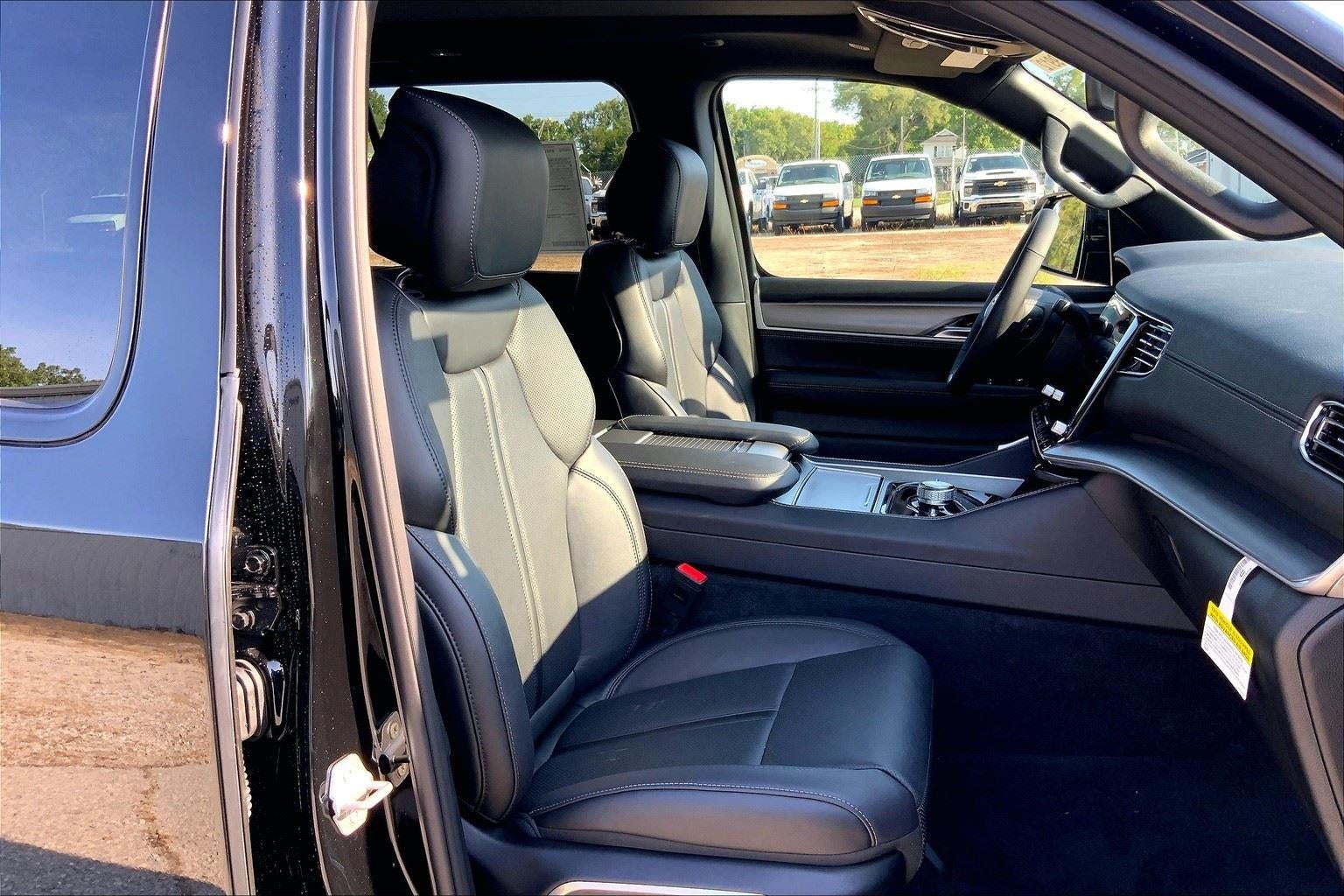 2025 Jeep Wagoneer WAGONEER L LIMITED 4X4