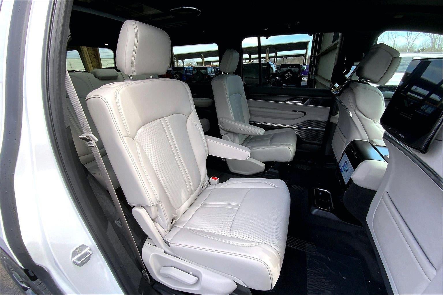 2026 Jeep Grand Wagoneer GRAND WAGONEER SUMMIT OBSIDIAN 4X4